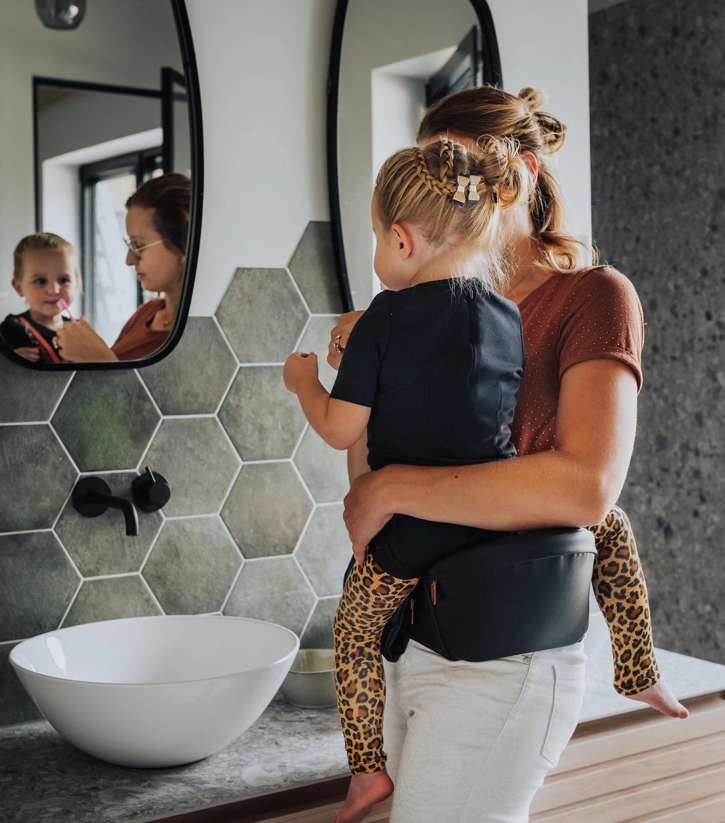 EVE Kids Heupdrager - Baby En Peuter - Heupzitje - Draagzak - Zwart Leer 4 EVE Kids Heupdrager - Baby En Peuter - Heupzitje - Draagzak - Zwart Leer - Afbeelding 4