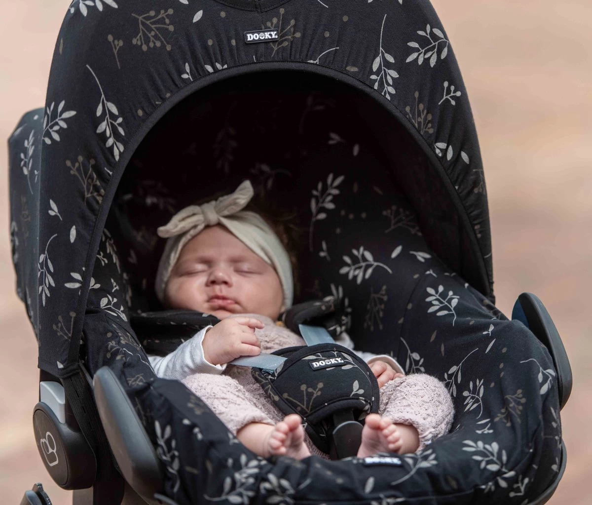 Dooky Seat Cover 0+ Autostoelhoes - Romantic Leaves Black 3 Dooky Seat Cover 0+ Autostoelhoes - Romantic Leaves Black - Afbeelding 3