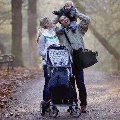 Brisby Slijtvaste Luiertas - Verzorgingstas Groot -Zwart - Inclusief Verschoonmatje - Isoleervakken - Fopspeen Houder - Makkelijk Te Bevestigen Aan De Kinderwagen -Kinderwagens Winkel 1200x1200 1523