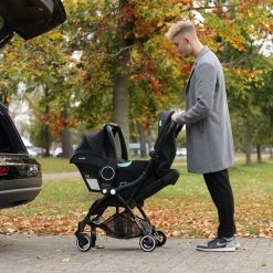 Hamilton By Yoop S1 Plus Buggy Met Monteerbare Zeno Plus Draagwieg - Nieuw En Hoger 2023 Model - Premium Budget Stroller Met One Hand Folding Technologie – Zwart - Licht, Verstelbaar, Wendbaar En Geschikt Van 0 Maanden Tot 4 Jaar – Inclusief Adapter -Kinderwagens Winkel 1200x1200 636