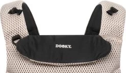 Dooky Ergonomische Draagzak Urban Comfort Beige Desert -Kinderwagens Winkel 1200x695 3