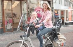 Polisport Bilby Junior Fietsstoeltje Voor - Zwart -Kinderwagens Winkel 1200x776 2