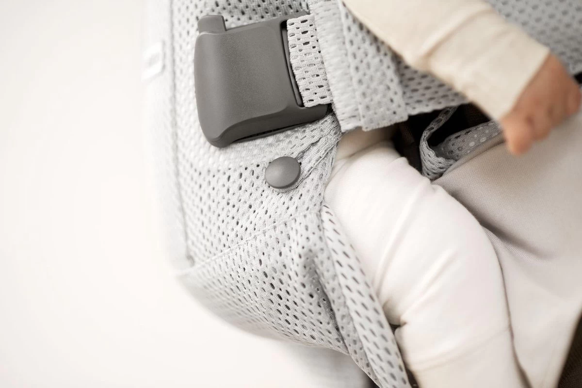 BabyBjörn Draagzak One Air - 3D Mesh - Zilver 2 BabyBjörn Draagzak One Air - 3D Mesh - Zilver - Afbeelding 2