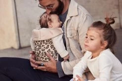 BabyBjörn Draagzak Mini - Cotton - Beige-Luipaard 16 BabyBjörn Draagzak Mini - Cotton - Beige-Luipaard -Kinderwagens Winkel 1200x800 262