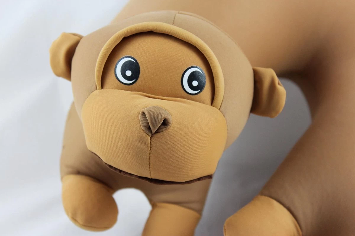 Cuddlebug U-shape Kussen | Aap | Knuffel | Kinderen 4 Cuddlebug U-shape Kussen | Aap | Knuffel | Kinderen - Afbeelding 4