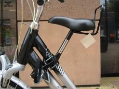 Zadel Op Stang Model 3 Kinderzitje Voor Damesfiets Met Dubbele Stang Met Dikke Onderbuis - Nooit Meer Zwaar Sturen -Kinderwagens Winkel 1200x900 77