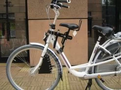 Zadel Op Stang Model 4 Kinderzitje Voor Damesfiets Met Enkele Oversized Onderbuis - Nooit Meer Zwaar Sturen -Kinderwagens Winkel 1200x900 82