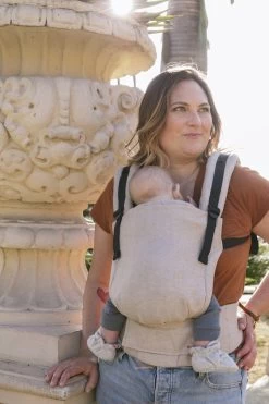 Tula Draagzak Free To Grow - Linen Sand -Kinderwagens Winkel 799x1200 95