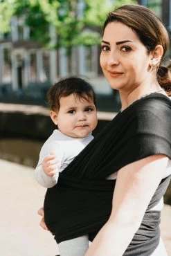 Baby Garden Draagdoek Zwart - Ergonomisch - Original - Gratis Slabbetje -Kinderwagens Winkel 801x1200 23