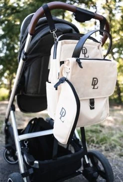 Deryan Luiertas Rugzak Met Verschoonmatje - Inclusief Flessenwarmhouder - Kinderwagenhaken En Isoleervak - Cream -Kinderwagens Winkel 810x1200 4