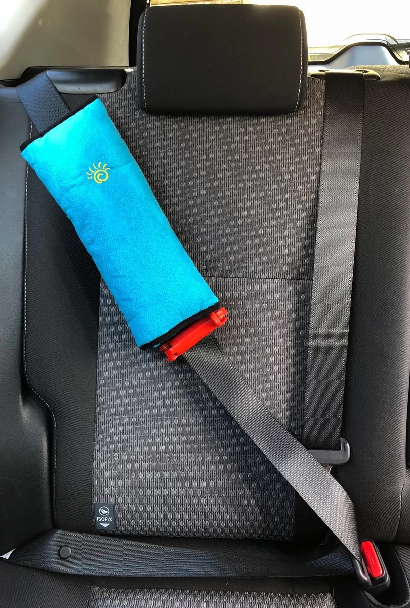 3D Blauwe Gordelkussen Of Slaapkussen Als Reiskussen In De Auto. Dit Kussen Is De Beschermer Van Riem/Gordel, Nek, Hoofd En Kind Bij Het Slapen 5 3D Blauwe Gordelkussen Of Slaapkussen Als Reiskussen In De Auto. Dit Kussen Is De Beschermer Van Riem/Gordel, Nek, Hoofd En Kind Bij Het Slapen - Afbeelding 5