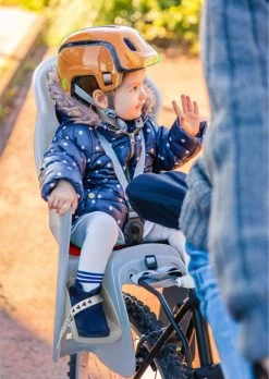 Brioso Fietsstoeltje Achter – Achterzitje Fiets – Kinderzitje Fiets - Zandgrijs/rood -Kinderwagens Winkel 851x1200 5