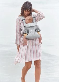 BabyBjörn Draagzak One Air - 3D Mesh - Zilver 20 BabyBjörn Draagzak One Air - 3D Mesh - Zilver -Kinderwagens Winkel 869x1200 20