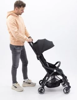 Hamilton By Yoop X1 Plus Buggy – Nieuw, Hoger, Uitgebreider 2023 Model – Premium Stroller Met One Hand Folding Technologie – Zwart – Lichte, Verstelbare En Wendbare Kinderwagen Met Vele Gemakken 28 Hamilton By Yoop X1 Plus Buggy – Nieuw, Hoger, Uitgebreider 2023 Model – Premium Stroller Met One Hand Folding Technologie – Zwart – Lichte, Verstelbare En Wendbare Kinderwagen Met Vele Gemakken -Kinderwagens Winkel 924x1200 1
